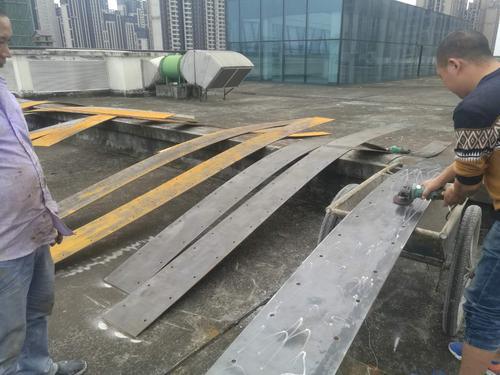 建筑施工中的<a href=http://www.jiaanhua.com target=_blank class=infotextkey>粘鋼加固</a>的作用